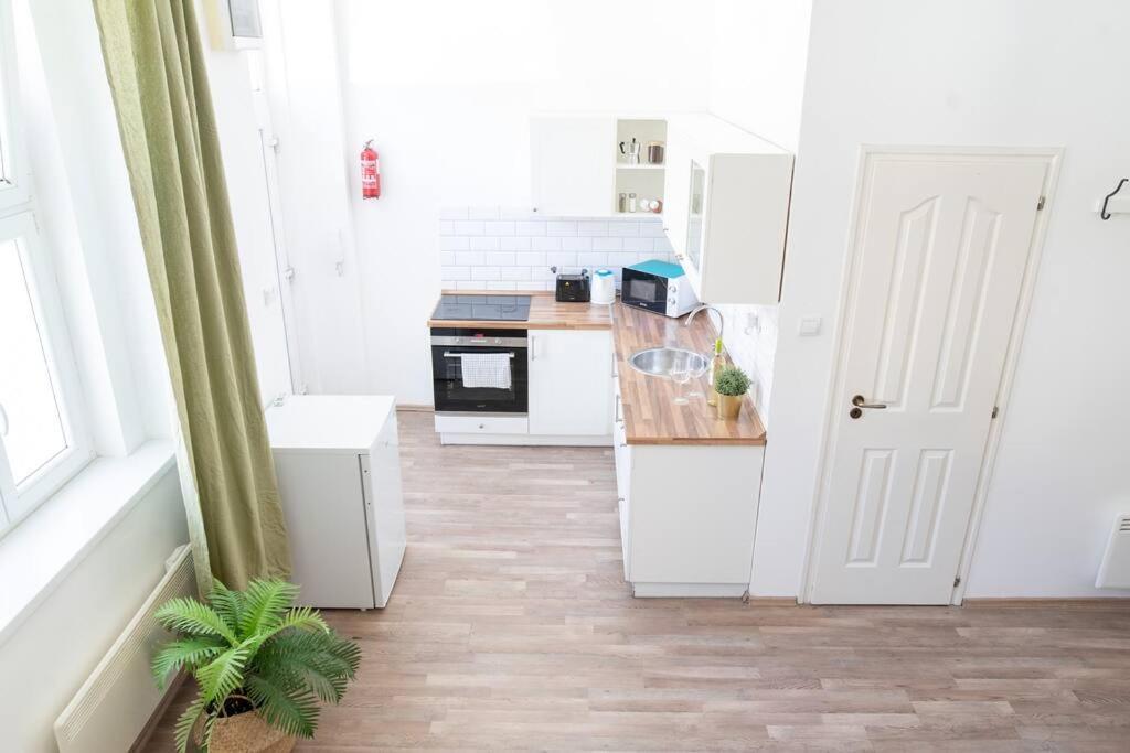 N28 Next To Andrassy Boulevard. Apartman